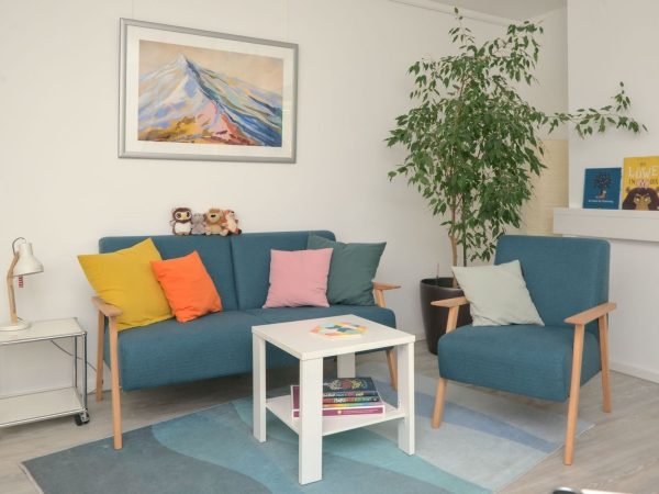 Dr_Lienert_Sprechzimmer_Sofa-1920w-1.jpg